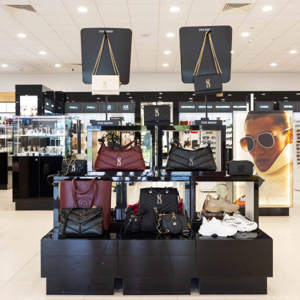 От гаража до световната сцена: Историята на Steve Madden